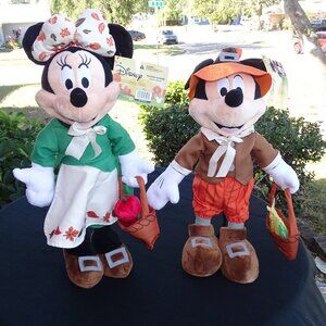 Disney's Mickie and Minnie Harvest Greeters New